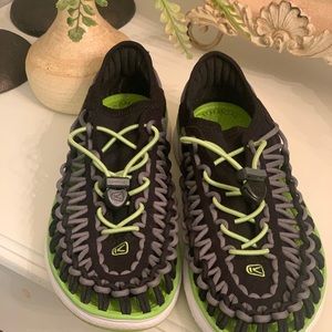 KEEN WATER SHOES SIZE 6